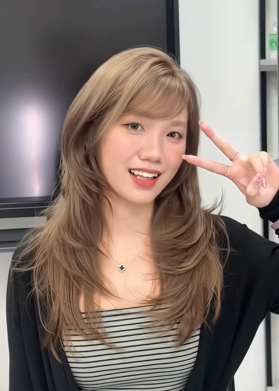 Mái Side Bangs Layer Volume màu trà sữa